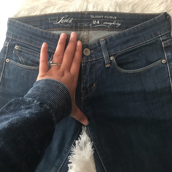 Levi’s - Slight Curve, Straight Leg, Size: 24 - Picture 2 of 6